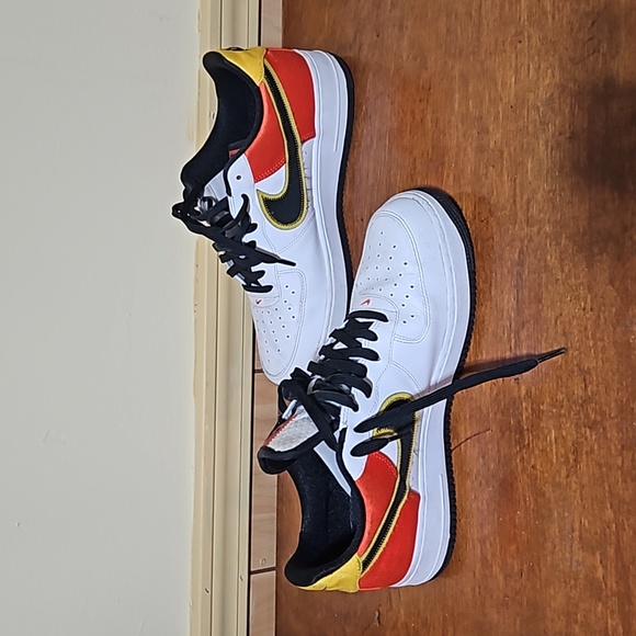 Sneakers - Picture 2 of 3